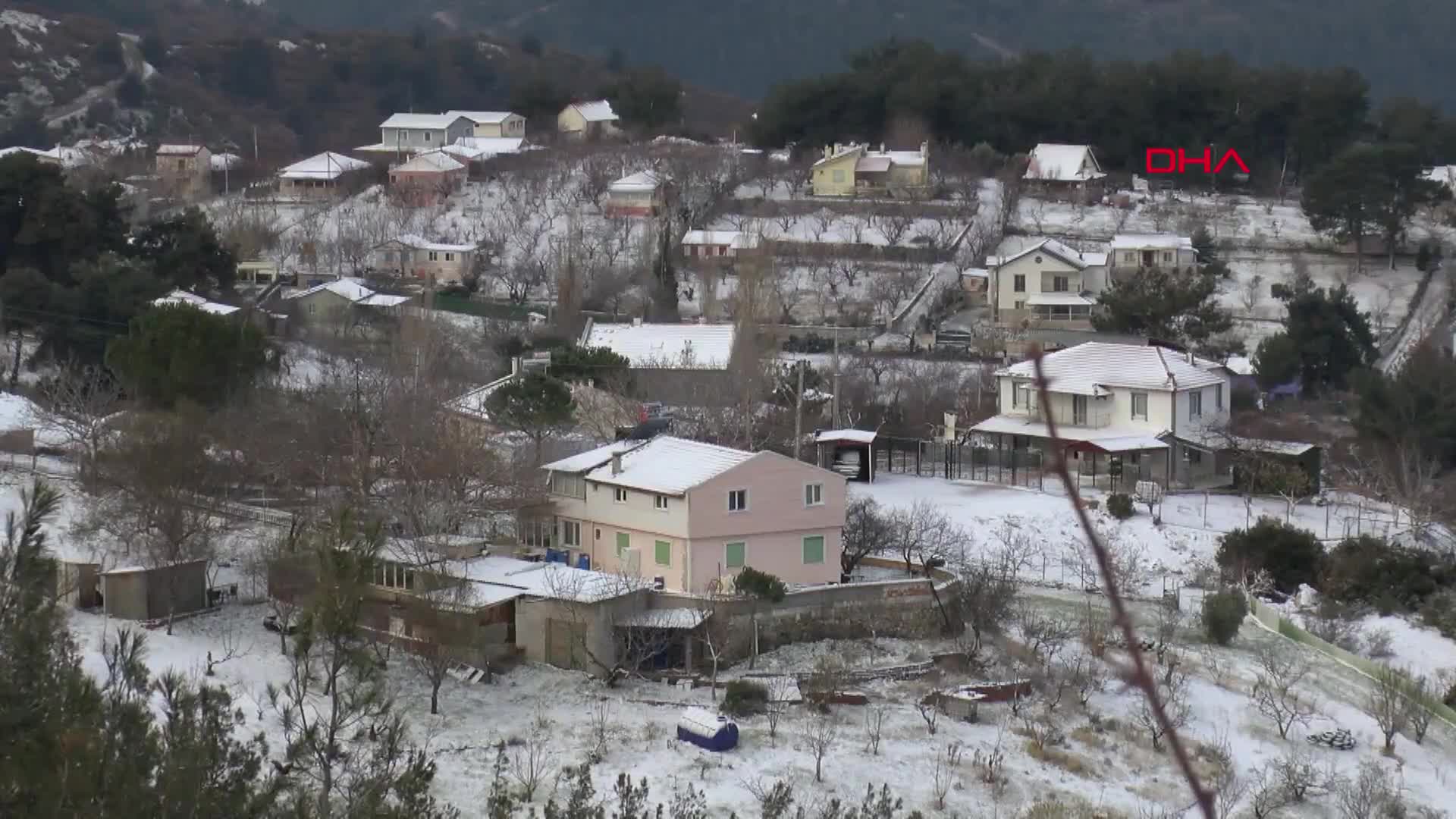 Spil Dağı, beyaz örtüyle kaplandı